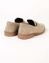 Carregar imagem no visualizador da galeria, Sapato Loafer Camurça