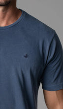 Carregar imagem no visualizador da galeria, T-Shirt Manga Curta Gola Careca Tinturada Com Bordado
